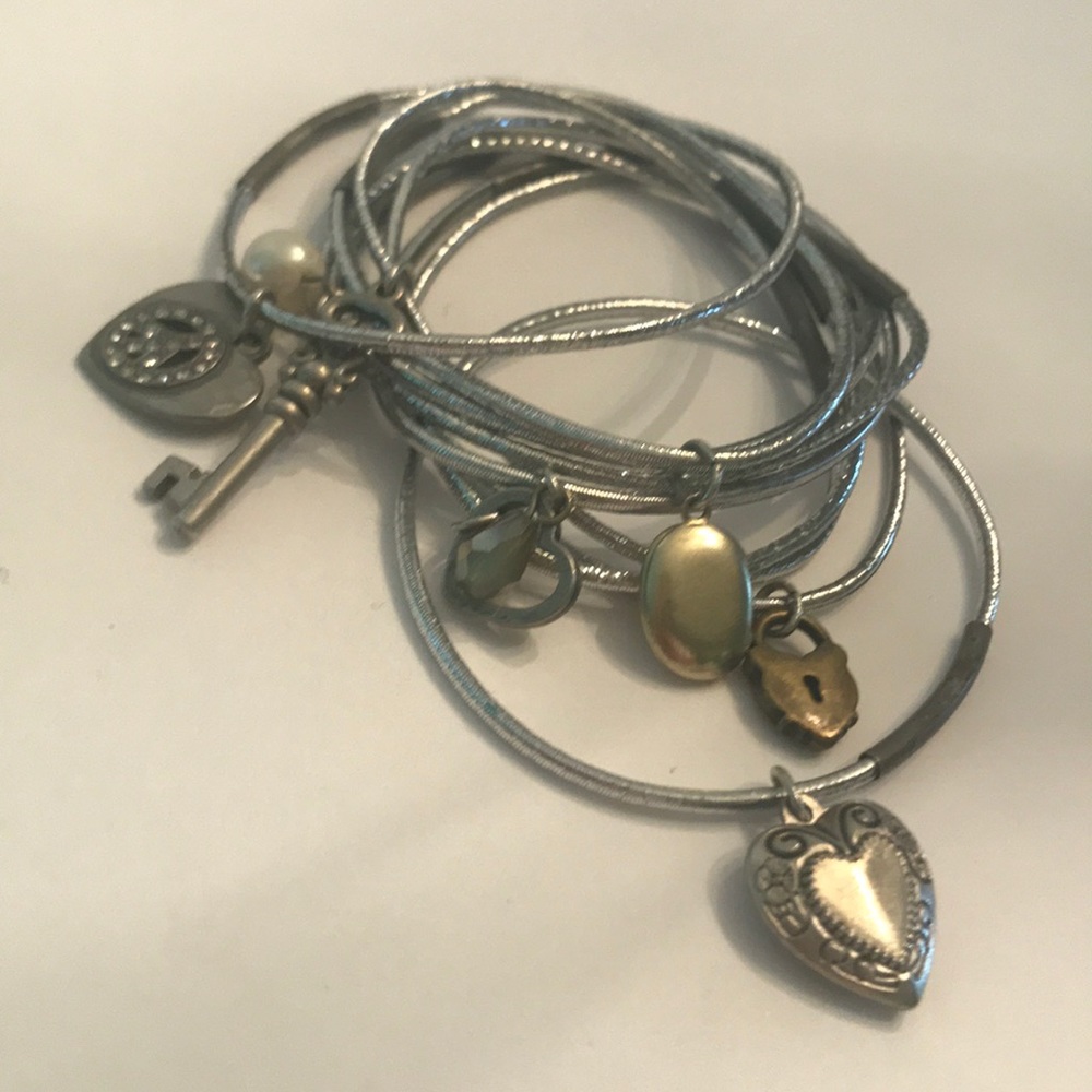 Layered elastic charm bracelets